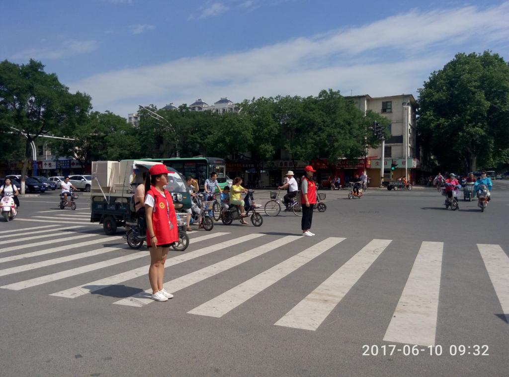 我院志愿者参加文明交通志愿服务活动