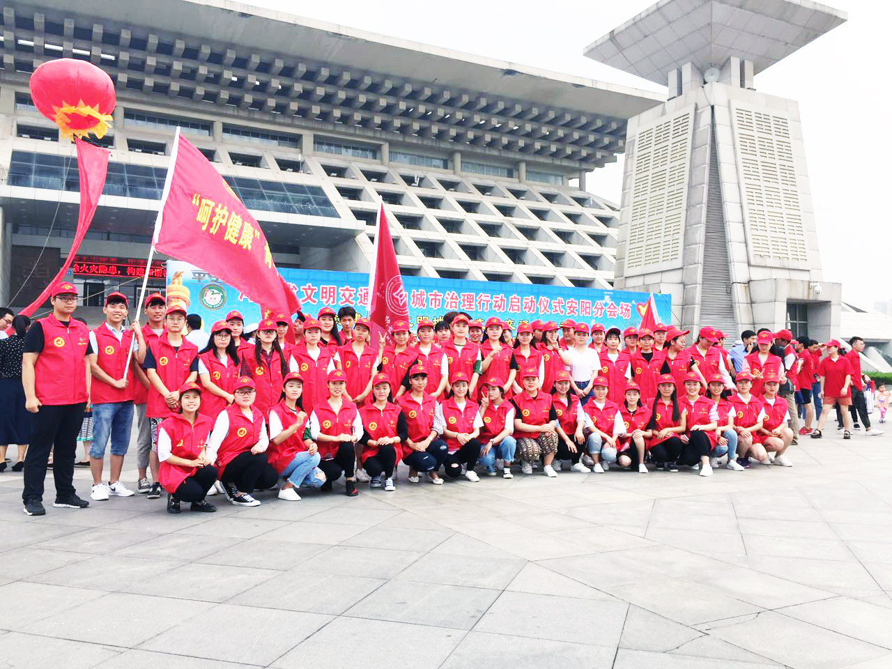 学院志愿者参加文明城市治理行动启动仪式