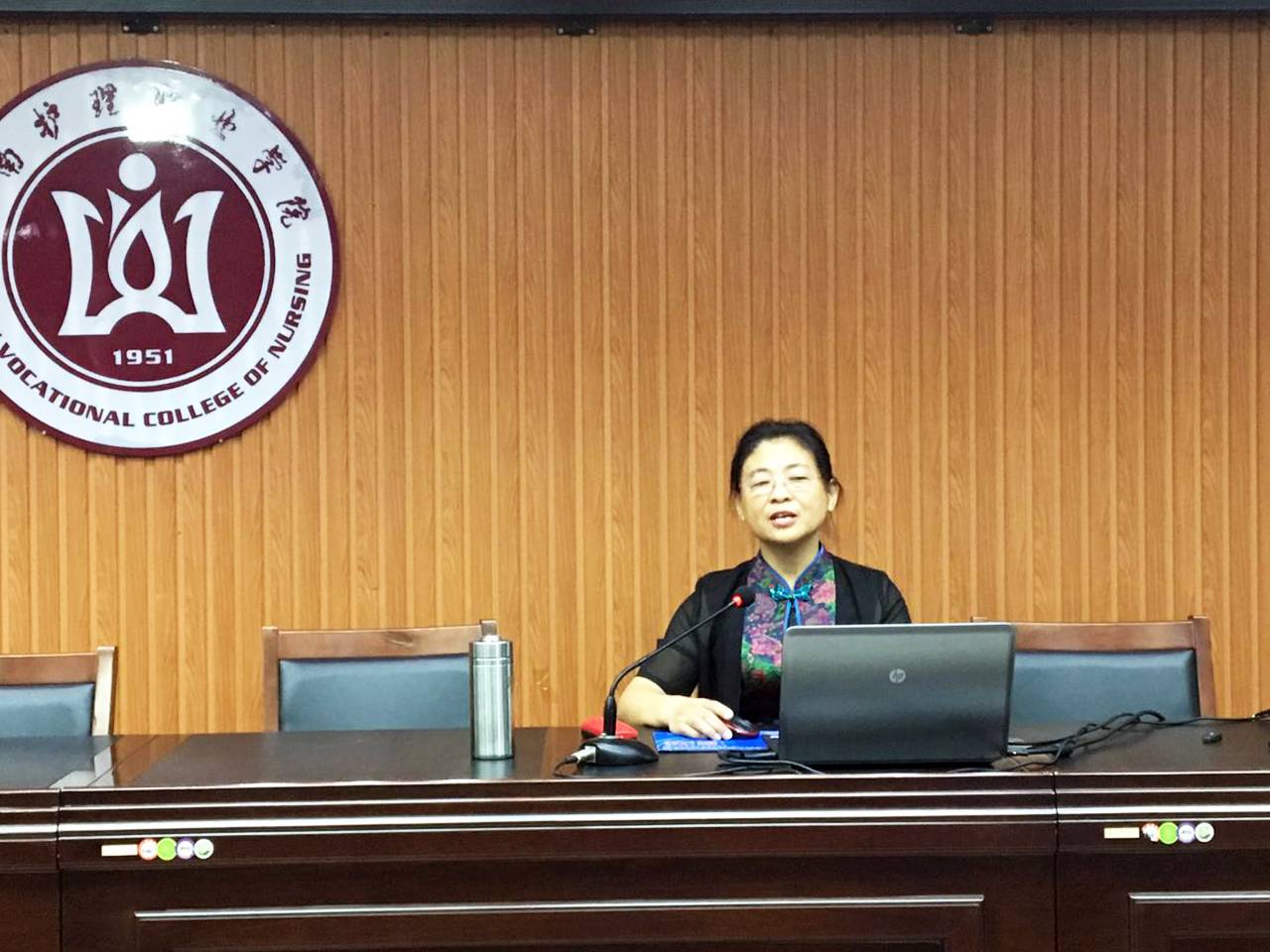 护理系谢凤香老师做教师个人专业规划及成长培训