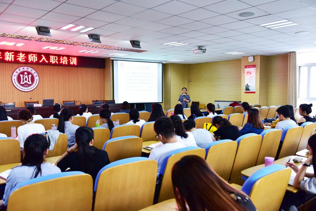 副院长张淑爱讲授教育教学