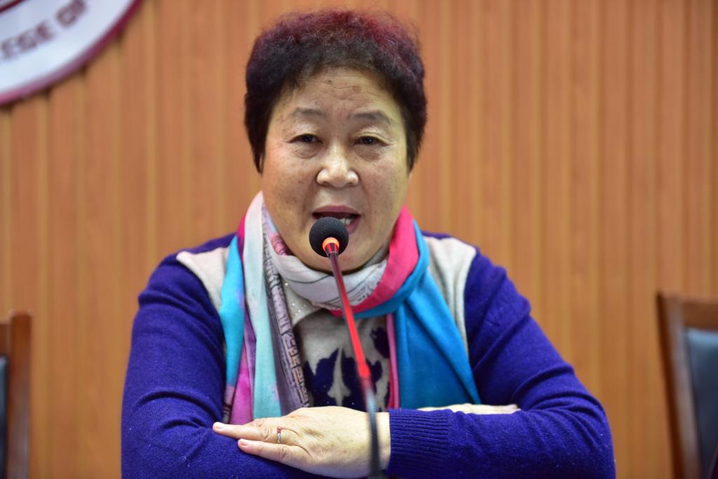 周凤清老师作报告