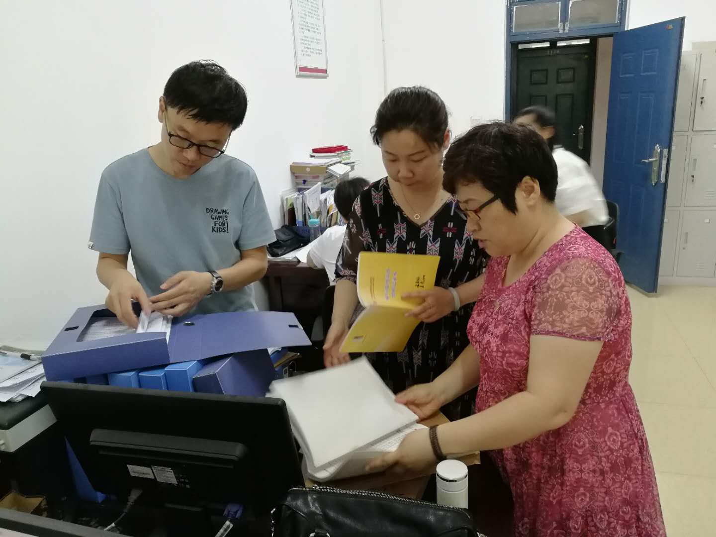 第三督查组组长常慧敏(药检系党总支书记)带队开展督查