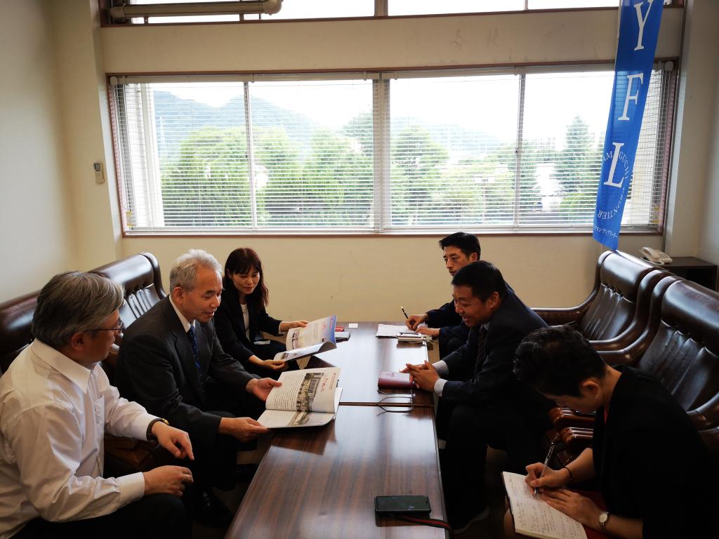 郭院长与东亚大学负责人会谈