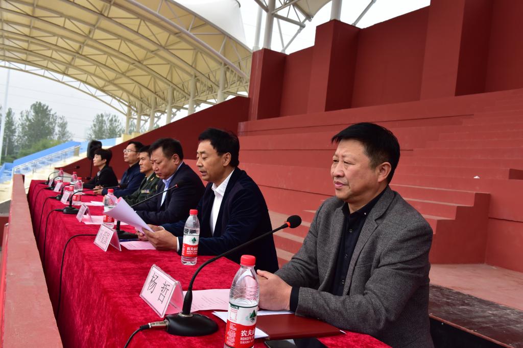 办公室主任孙爱国宣读了《开云kaiyun官网关于组建大学生军事训练队的决定》